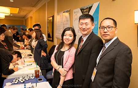 HJC黄金城平台SAPA年会代表：左→右： 刘雯颖博士、汪俊博士、王建峰博士