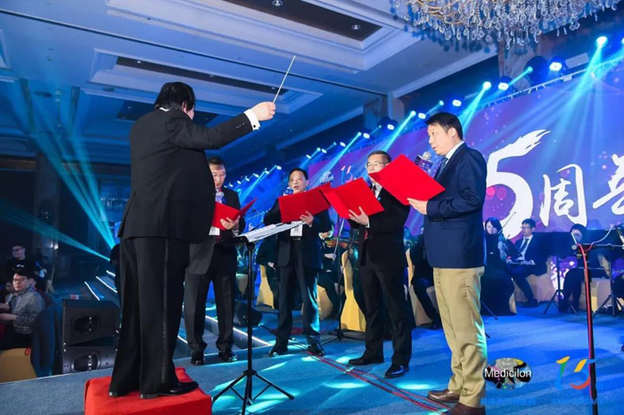 合唱：《故乡的云》