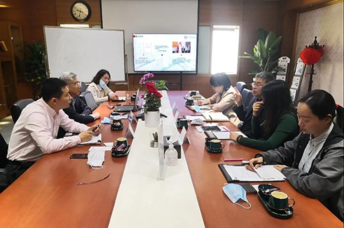 HJC黄金城平台陈春麟博士、化学部及生物部高级副总裁任峰博士、商务发展部副总裁蔡金娜博士热情接待研究院一行，并介绍了公司情况。