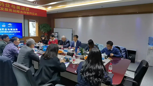 力鑫药业董事长&总经理高悦译、副总经理张倩、首席技术官陈成斌、研发商务总监刘恩桂、总经办主任张梦晗