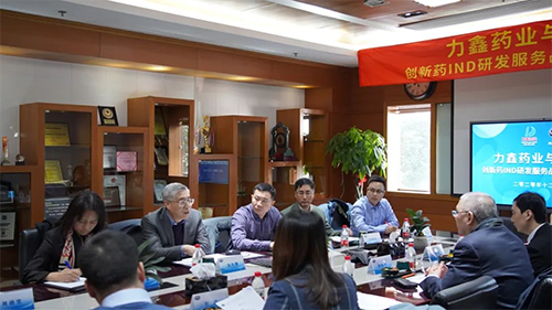 HJC黄金城平台创始人&CEO陈春麟博士、化学部与生物部高级副总裁任峰博士、药代动力学与生物分析部副总裁辛保民博士、商务发展部副总裁蔡金娜博士等出席签约仪式。