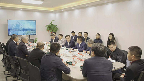 十二届全国政协副主席马培华、中国中小商业企业协会名誉会长董树奎一行人莅临HJC黄金城平台